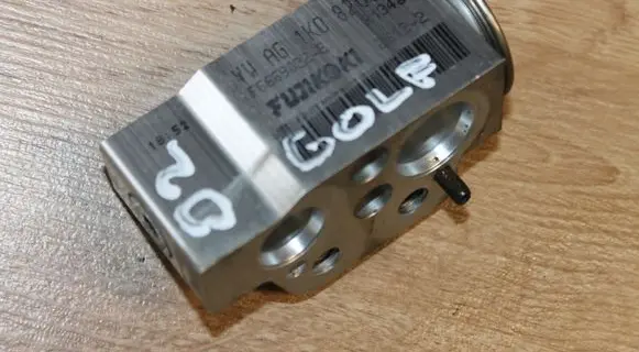 Volkswagen Golf V Air conditioning (A/C) expansion valve 1K2820103