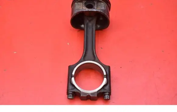 Volvo XC90 Piston 24600B