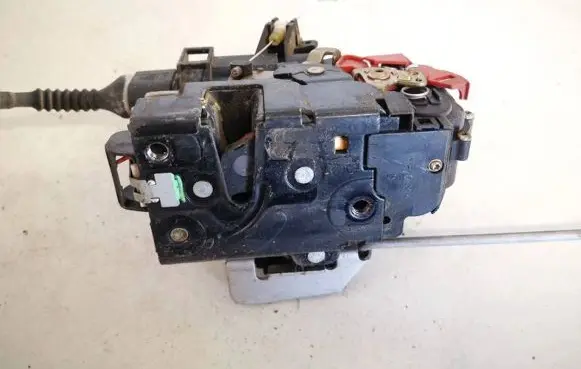Audi A4 S4 B6 8E 8H Front door lock 8e1837016c