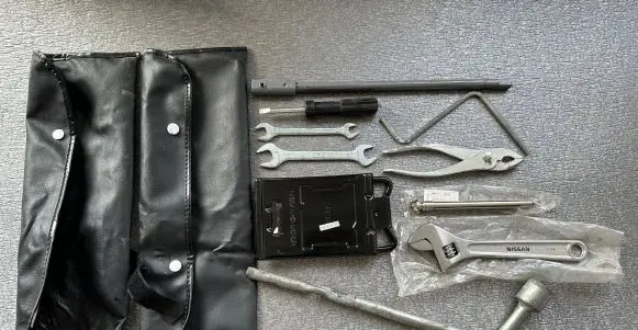 Nissan Patrol Y61 Tool set 99501VB400 99501VB405 9139975A10