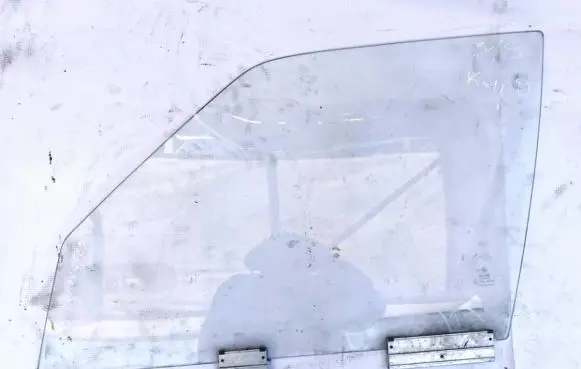 BMW 3 E36 Front door window glass four-door 