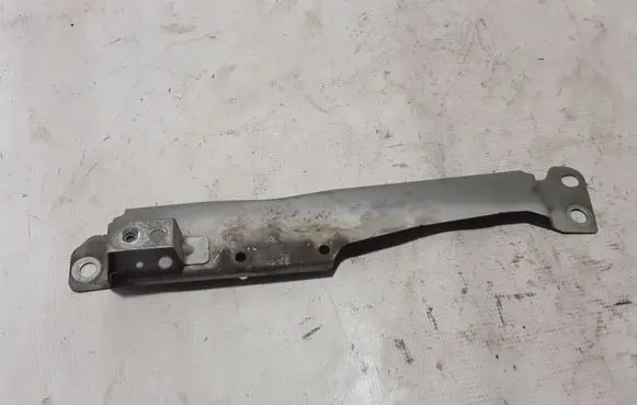 Volvo S60 Fender mounting bracket 31468233
