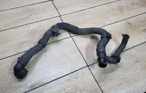 Volkswagen Tiguan Engine coolant pipe/hose 5N0122291A