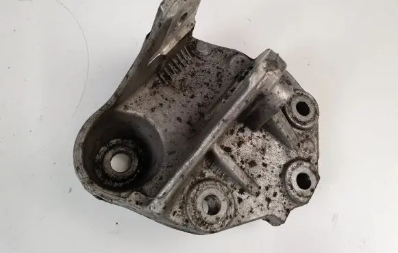 Peugeot 508 Engine mounting bracket 9647646380