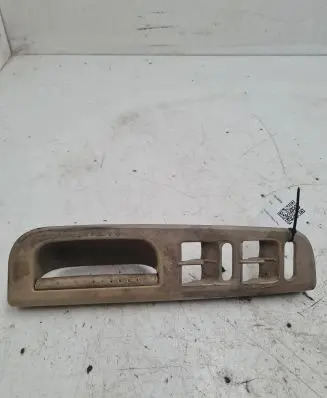 Volkswagen PASSAT B5 Front door window switch trim 