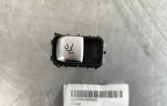 Mercedes-Benz E W213 Tailgate opening switch A22290505099051