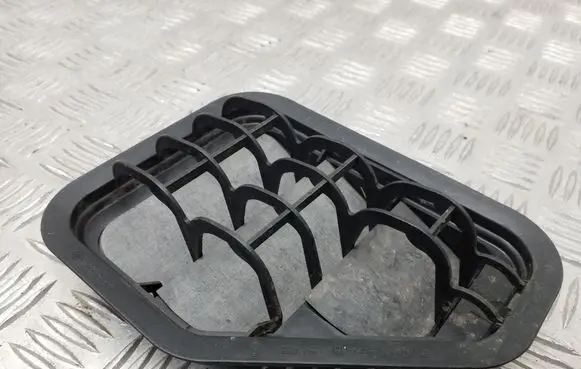 Volkswagen Tiguan Quarter panel pressure vent 5M0819466A