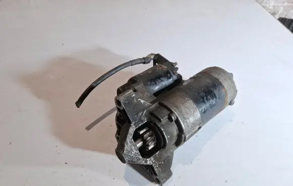 Peugeot 306 Starter motor M001T80081