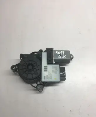 BMW 3 G20 G21 Rear door window regulator motor 8495871