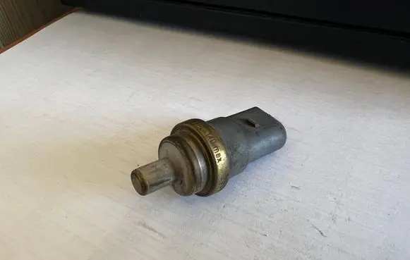 Volkswagen PASSAT B6 Coolant temperature sensor 06A919501
