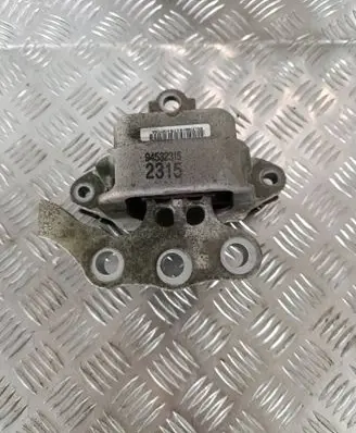Engine mount bracket