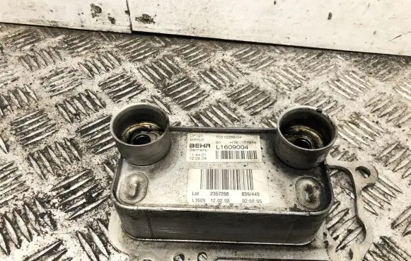BMW 3 E90 E91 Engine oil radiator 7031036