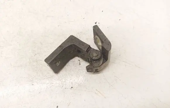 Skoda Octavia Mk2 (1Z) Rear door lower hinge 1Z0833412B