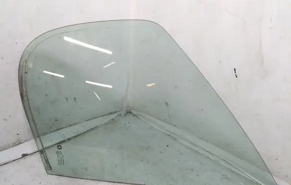 Opel Vivaro Front vent window/glass (coupe) 