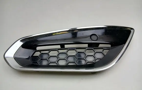 Front bumper upper radiator grill