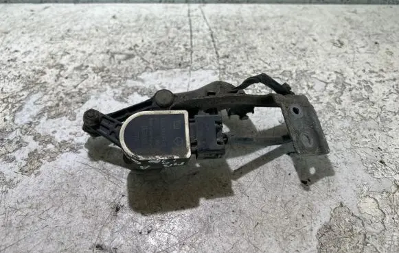 Mercedes-Benz A W176 Rear air suspension level height sensor A0045429918 160813 3576