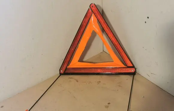 BMW 5 F10 F11 Hazard Warning Triangle Mounting Bracket 6770487