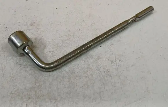 Hyundai Santa Fe Wheel nut wrench 