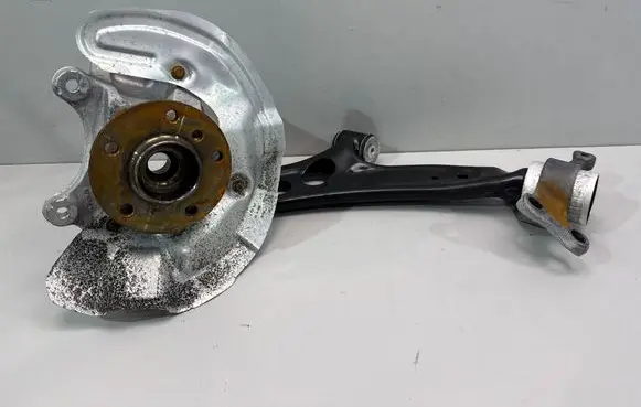BMW 2 F44 Front wheel hub spindle knuckle 6876645