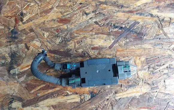 Renault Trafic III (X82) Fuel pump relay 169102698R