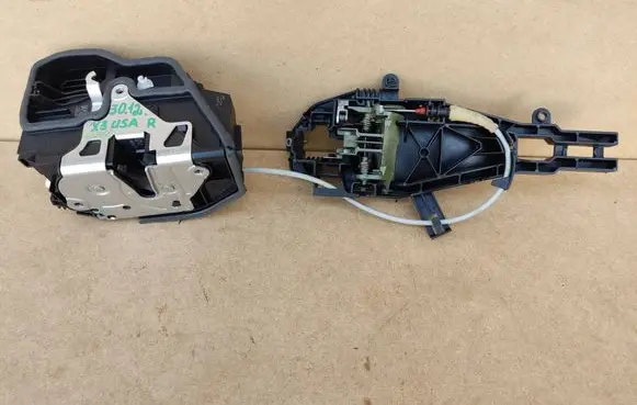 BMW X3 F25 Front door lock 51217229458 7229458 51217193264