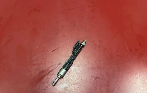 BMW X3 F25 Fuel injector 13647639994 7639994 0261500172