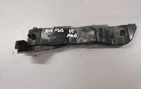 Toyota Avensis T250 Front bumper mounting bracket