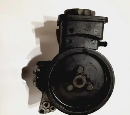 BMW 3 E46 Power steering pump 6756575M47