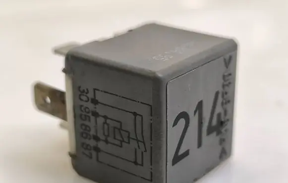 Audi A4 S4 B5 8D Other relay 443951253K