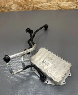 Porsche Cayenne (9Y0 9Y3) Engine oil radiator 06M117015M 210449130 8142747
