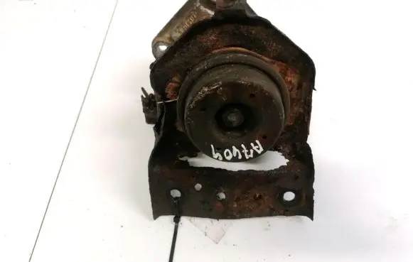 Peugeot 807 Engine mount bracket