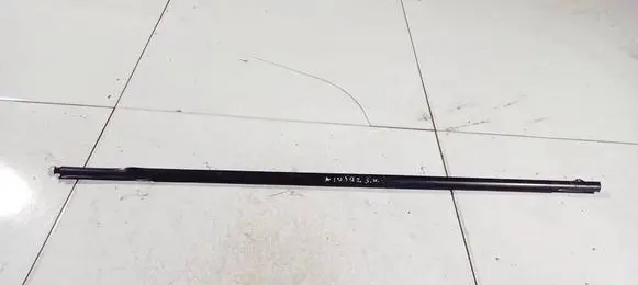 Toyota Corolla Verso AR10 Front door glass trim molding 