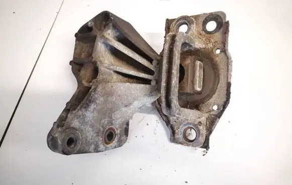 Nissan Qashqai Engine mount bracket