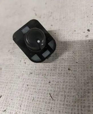 Wing mirror switch