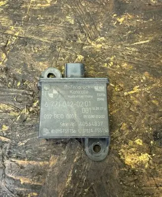 BMW X5 E70 Tire pressure control unit 6771042 40564837 053300101202