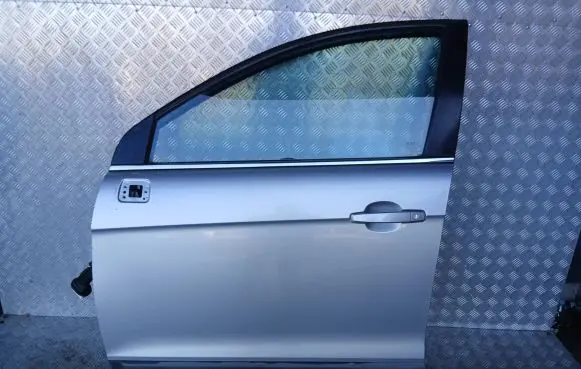 Chevrolet Captiva Front door