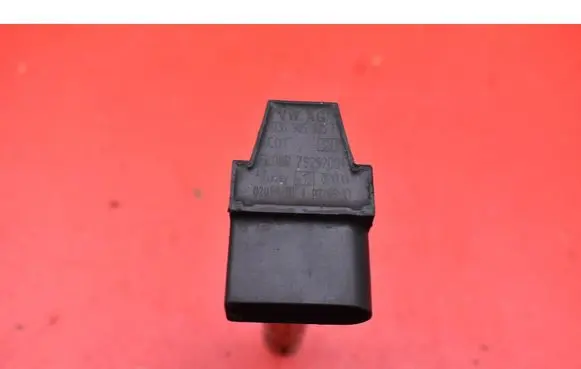 Volkswagen Golf Plus High voltage ignition coil 036905715F