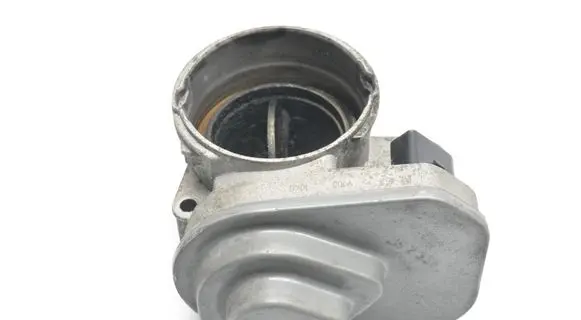 Skoda Octavia Mk2 (1Z) Throttle valve E038128083G