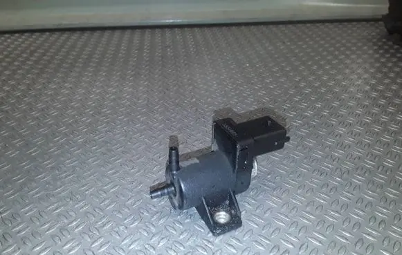 Opel Insignia A Turbo solenoid valve 55566051