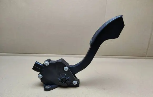 Toyota Prius (XW30) Accelerator throttle pedal