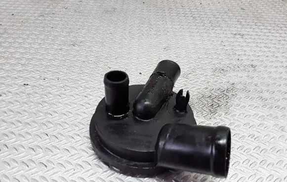 Volkswagen PASSAT B4 Breather/breather pipe/hose 028129101D