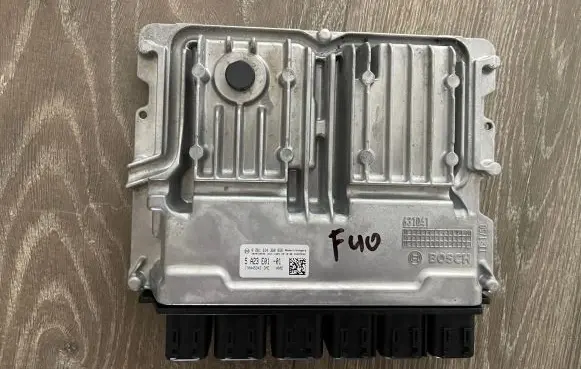 BMW 1 F40 Engine control unit/module 5A23E01