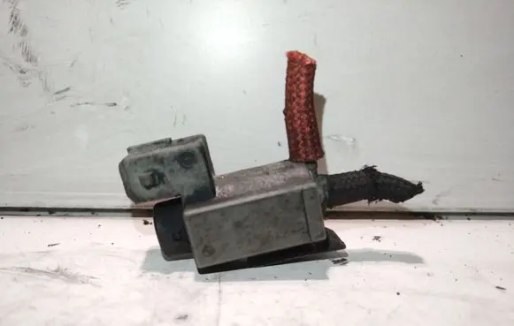 BMW 3 E92 E93 Valve vacuum 7537612