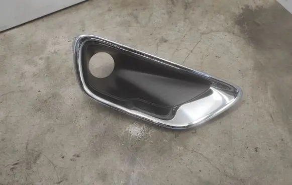 Jeep Grand Cherokee (WK) Front fog light trim/grill 68261710AA