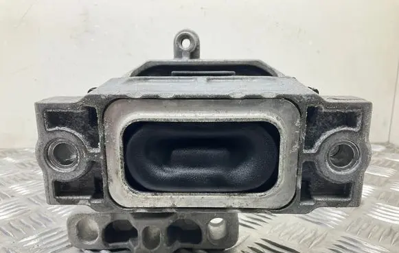 Audi TT TTS Mk2 Engine mount bracket 8J0199262