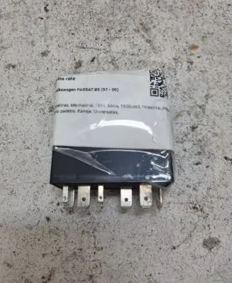 Volkswagen PASSAT B5 Other relay 4B0955531A