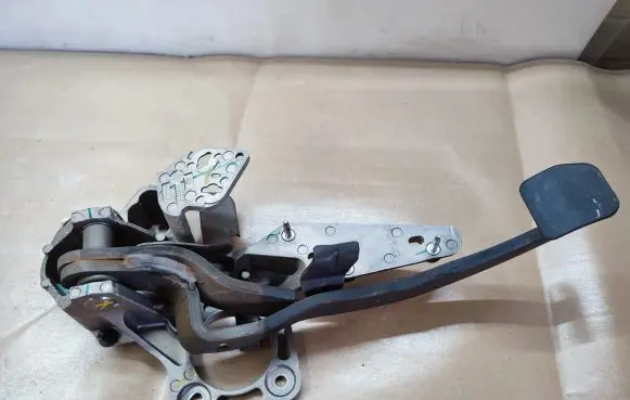 Ford Mondeo MK IV Brake pedal
