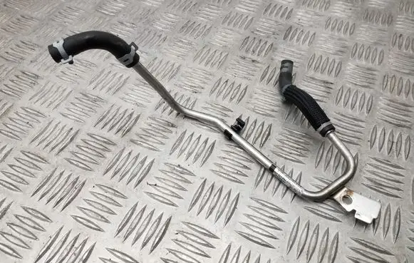 Audi Q3 8U Engine coolant pipe/hose 04L131552