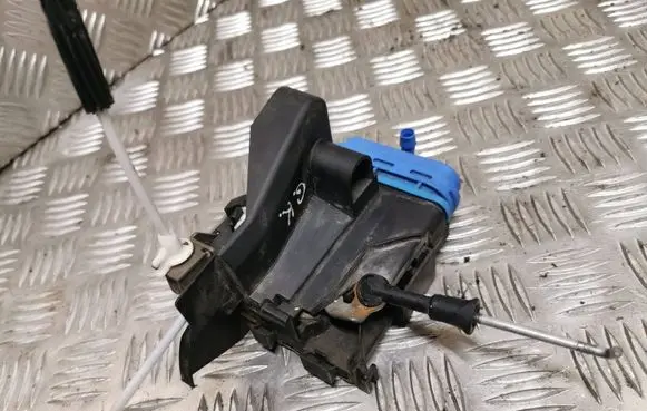 Audi A6 S6 C4 4A Rear door lock 8D0839015A