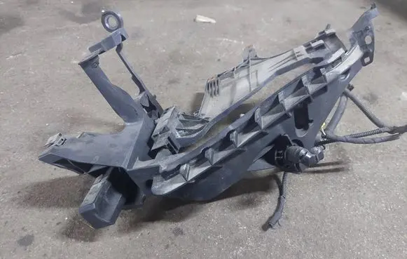 Audi A4 S4 B8 8K Headlight/headlamp mounting bracket 8K0805607B